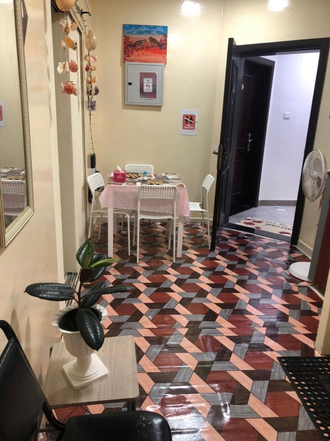 두바이 Moon Backpackers , Al Rigga , Partition For Couples And For Singles 아파트 외부 사진