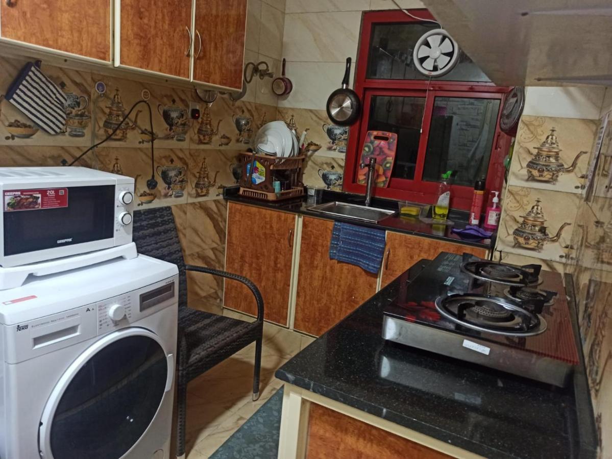 두바이 Moon Backpackers , Al Rigga , Partition For Couples And For Singles 아파트 외부 사진