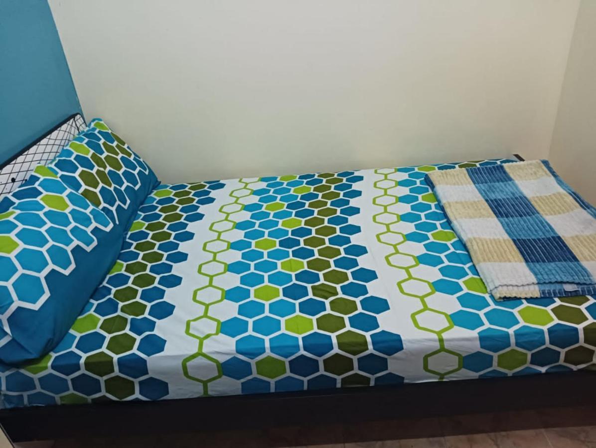 두바이 Moon Backpackers , Al Rigga , Partition For Couples And For Singles 아파트 외부 사진