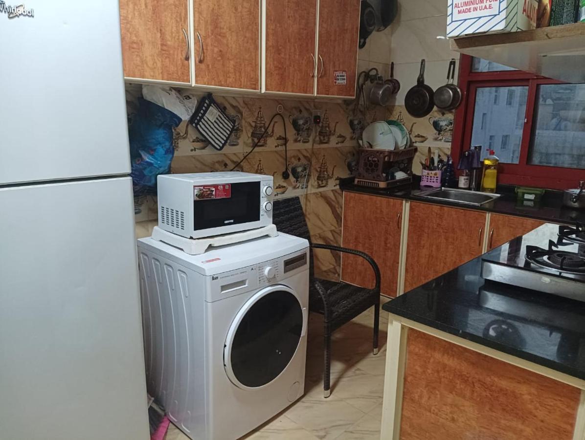 두바이 Moon Backpackers , Al Rigga , Partition For Couples And For Singles 아파트 외부 사진