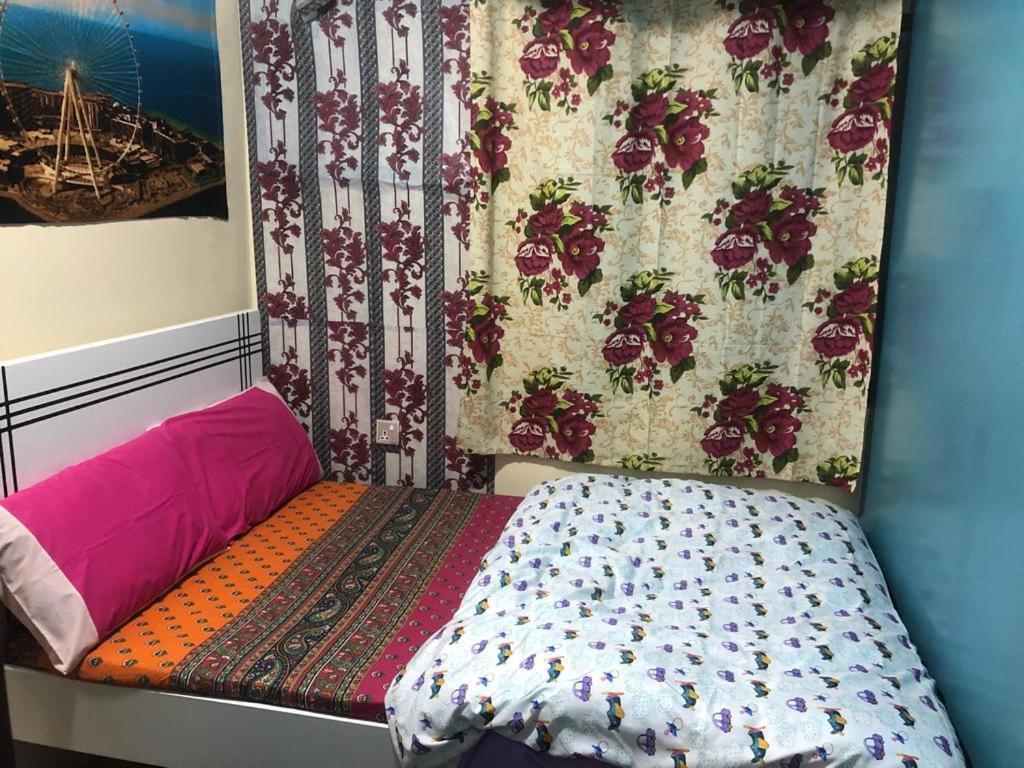 두바이 Moon Backpackers , Al Rigga , Partition For Couples And For Singles 아파트 외부 사진