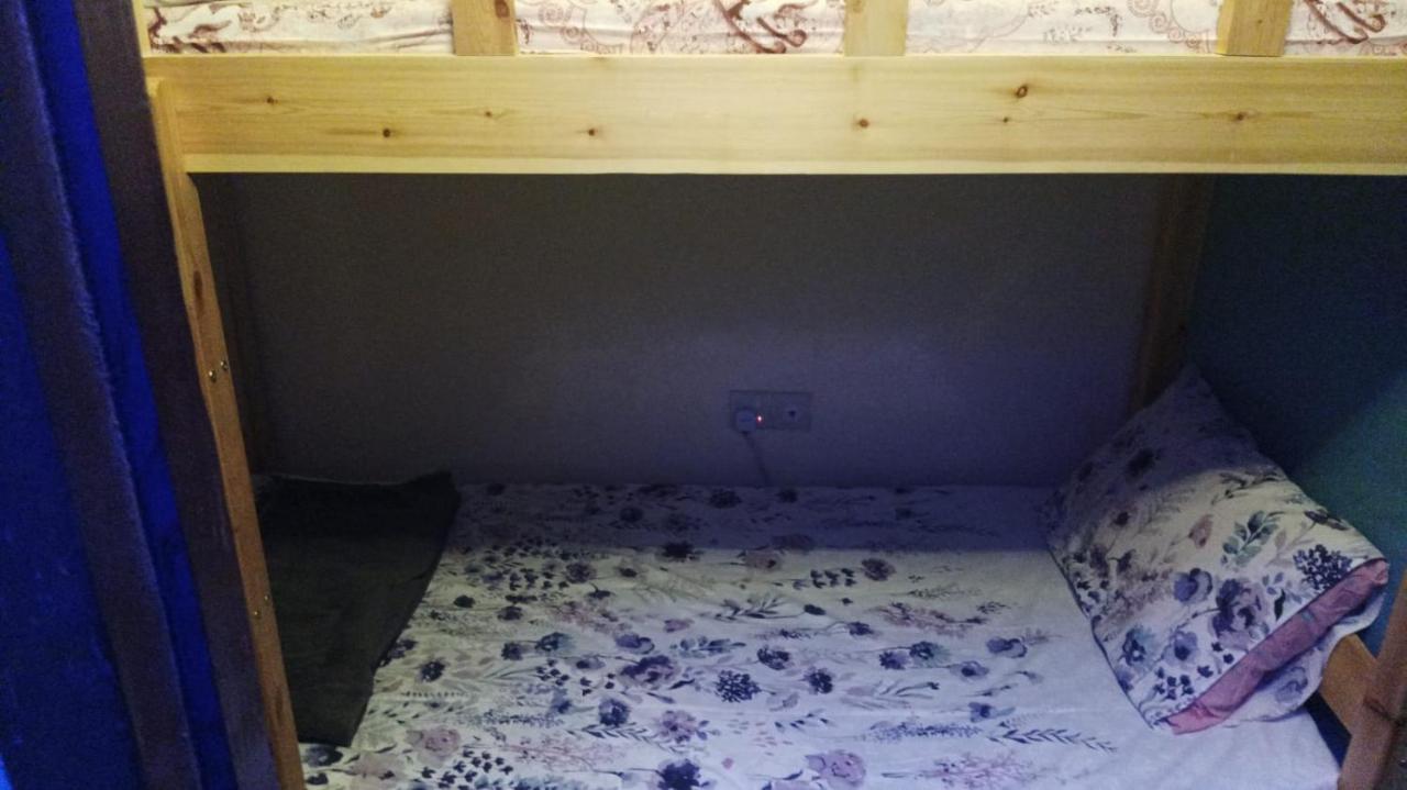 두바이 Moon Backpackers , Al Rigga , Partition For Couples And For Singles 아파트 외부 사진