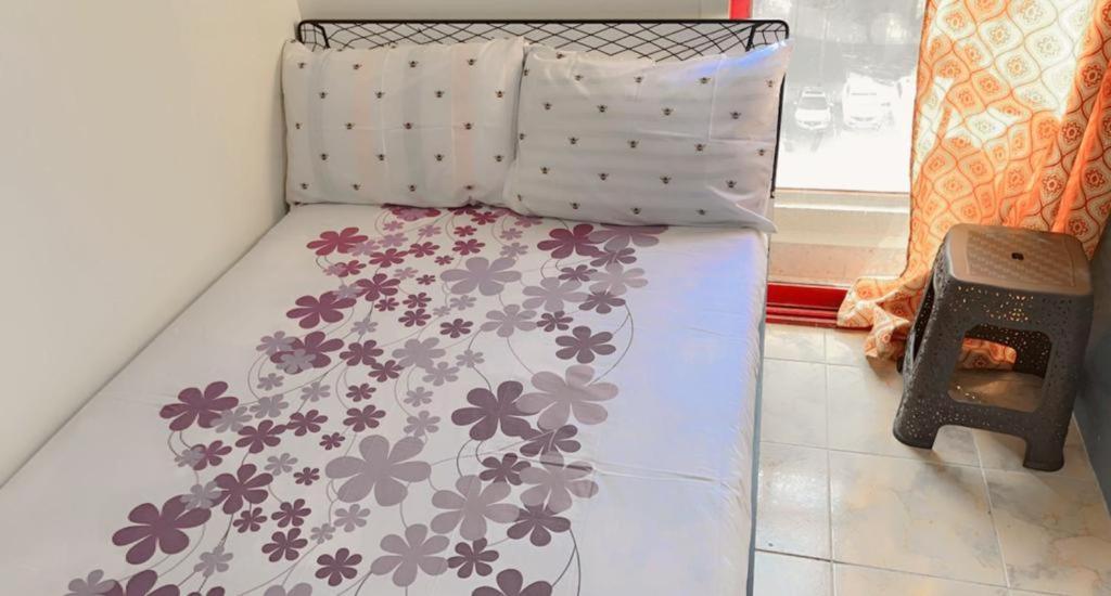 두바이 Moon Backpackers , Al Rigga , Partition For Couples And For Singles 아파트 외부 사진