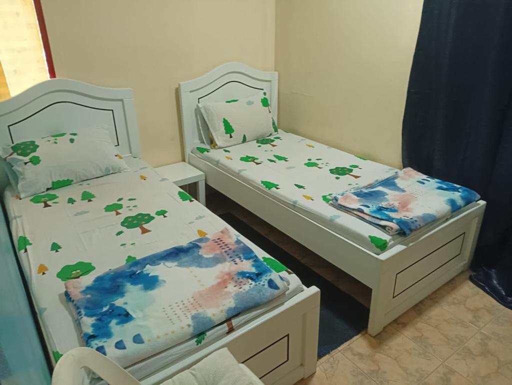 두바이 Moon Backpackers , Al Rigga , Partition For Couples And For Singles 아파트 외부 사진