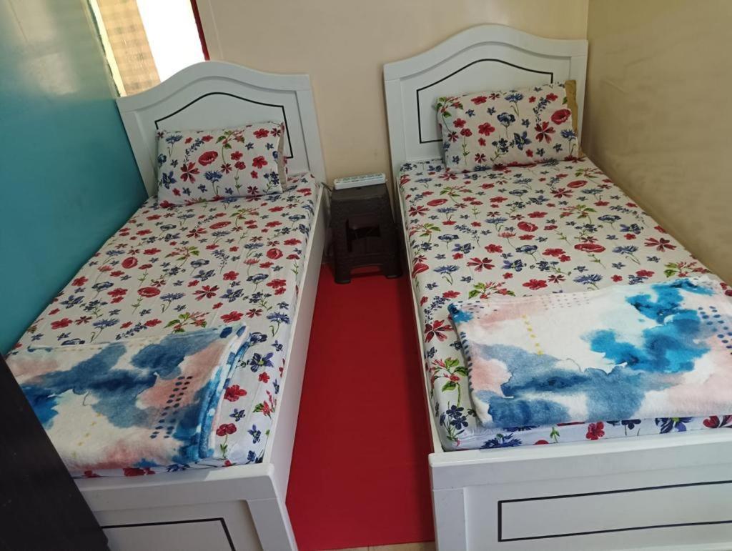 두바이 Moon Backpackers , Al Rigga , Partition For Couples And For Singles 아파트 외부 사진