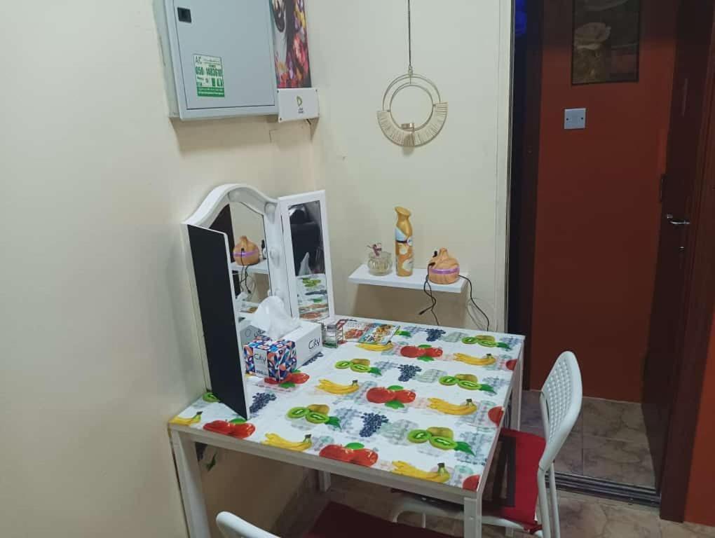 두바이 Moon Backpackers , Al Rigga , Partition For Couples And For Singles 아파트 외부 사진